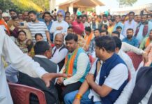 कांकेर ज़िला उपाध्यक्ष असीम राय के अंत्येष्टि में शामिल हुए, वनमंत्री केदार कश्यप, संगठन मंत्री पवन साय और पूर्व मंत्री महेश गागड़ा,दी श्रद्धांजलि