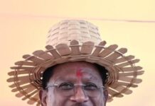 मुख्यमंत्री विष्णुदेव साय ग्राम पंचायत मड़ेली में आयोजित समाधान शिविर में हुए शामिल