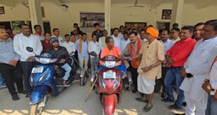 उपमुख्यमंत्री विजय शर्मा की तत्परता से दो दिव्यांगों को मिली स्कूटी: दिव्यांग धरम सिंह पटेल और उलख राम पटेल चेहरे पर लौटी मुस्कान….